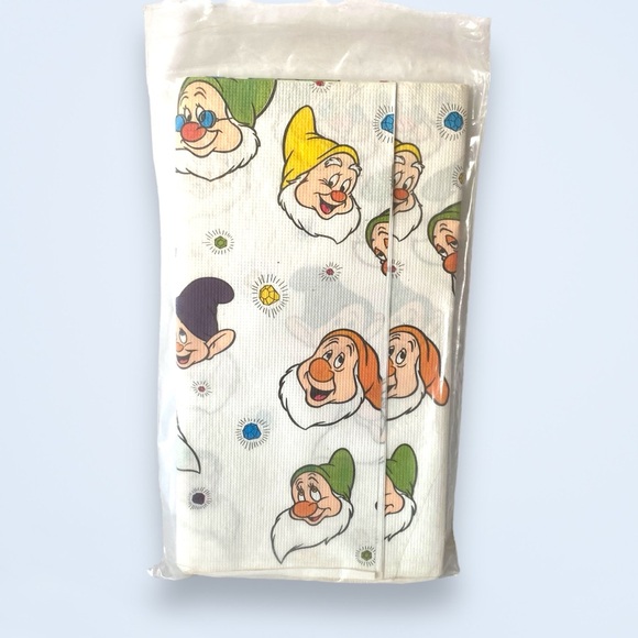 NIP NWT Vintage Beach Disney Plastic Backed Table Cover The Seven Dwarfs 54x88” - Picture 2 of 4